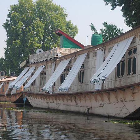 Отель Heaven Breeze Group Of Houseboats Сринагар Экстерьер фото